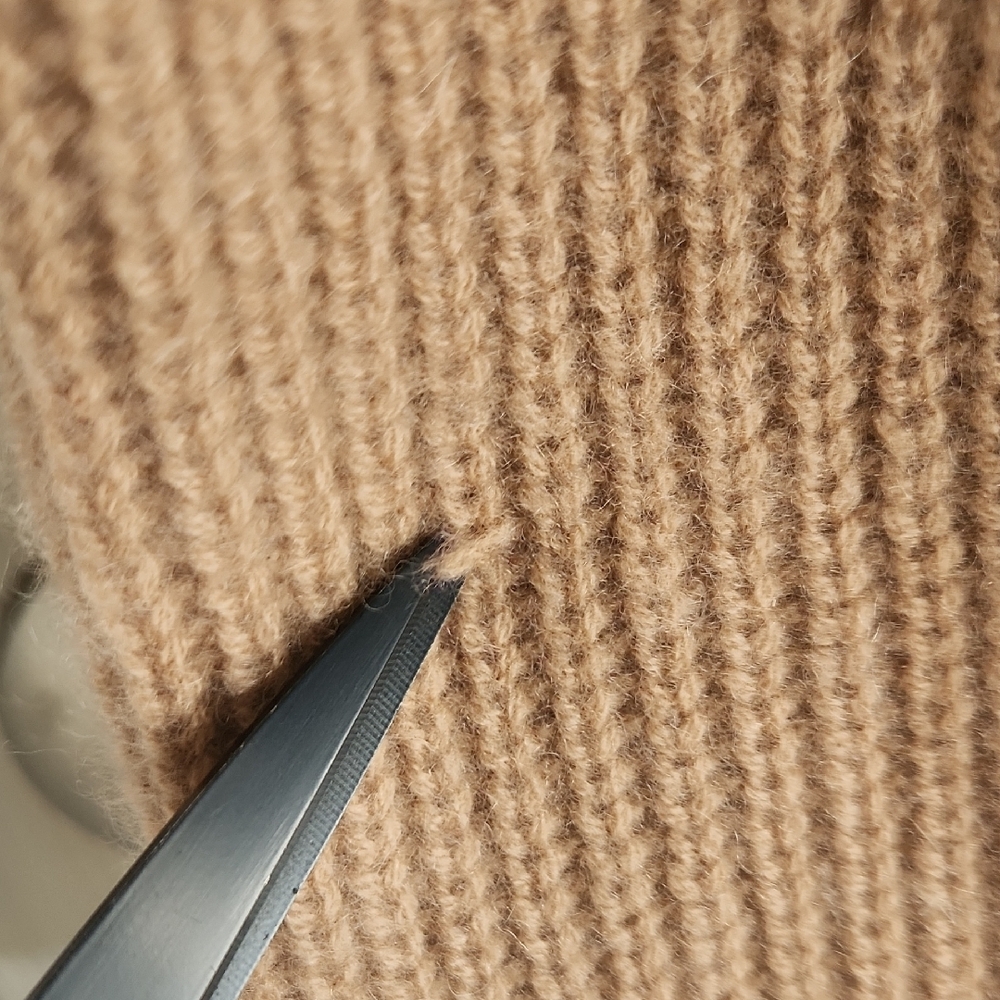 Mongolian Cashmere Fisherman Crewneck Sweater - Picture 9 of 9